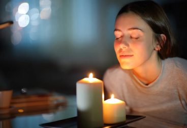 تأثیر نگاه کردن به شعله شمع بر کاهش اضطراب