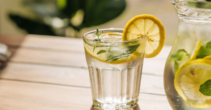 فواید آب‌لیمو ناشتا؛ واقعیت یا تبلیغ؟