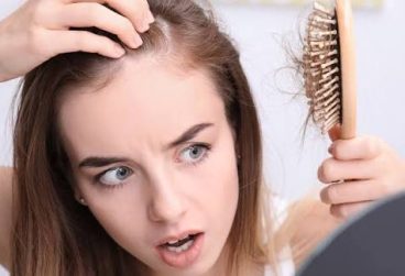 بعد از ۳۰ سالگی چرا موها ناگهان می‌ریزن؟ حقیقتی که کسی نمی‌گه